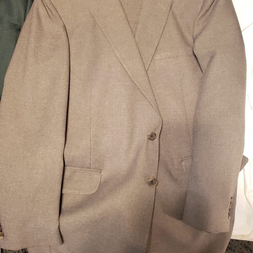 Suits - Picture 5 of 14